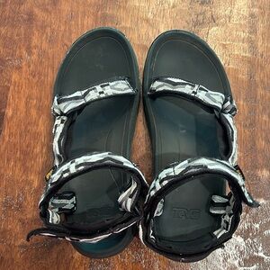 kids tevas